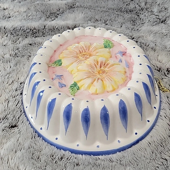 Vintage Ceramic Jello Mold Flowers White Pink with Yellow Daisys Wall Decor - Picture 4 of 8
